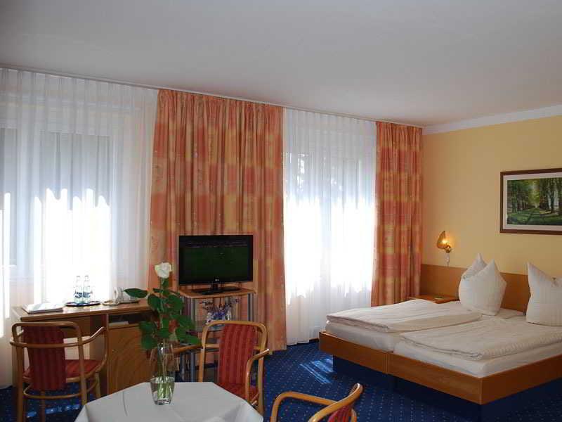 Hotel Horizont Gmbh Нойбранденбург Экстерьер фото
